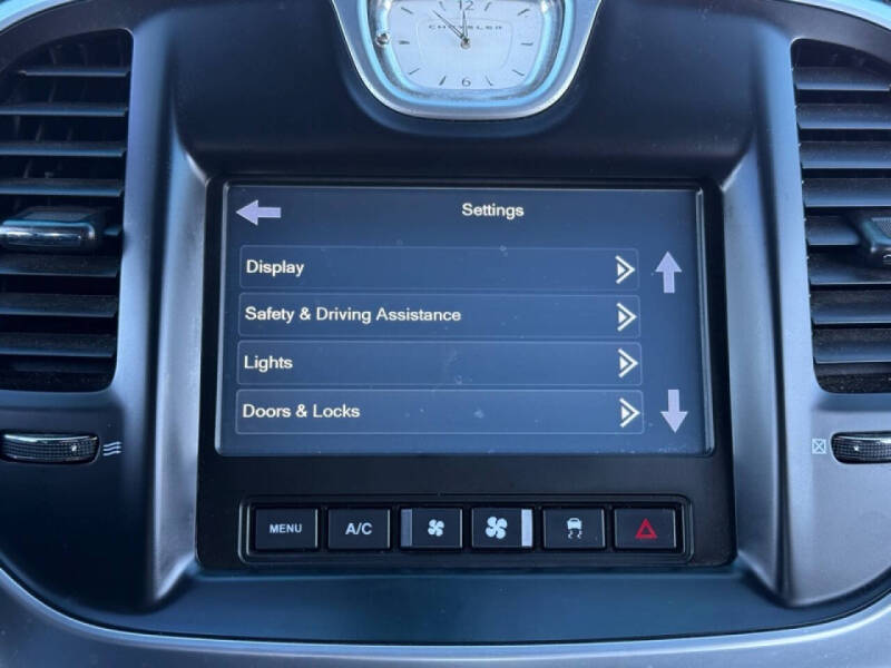 2017 Chrysler 300 C Platinum