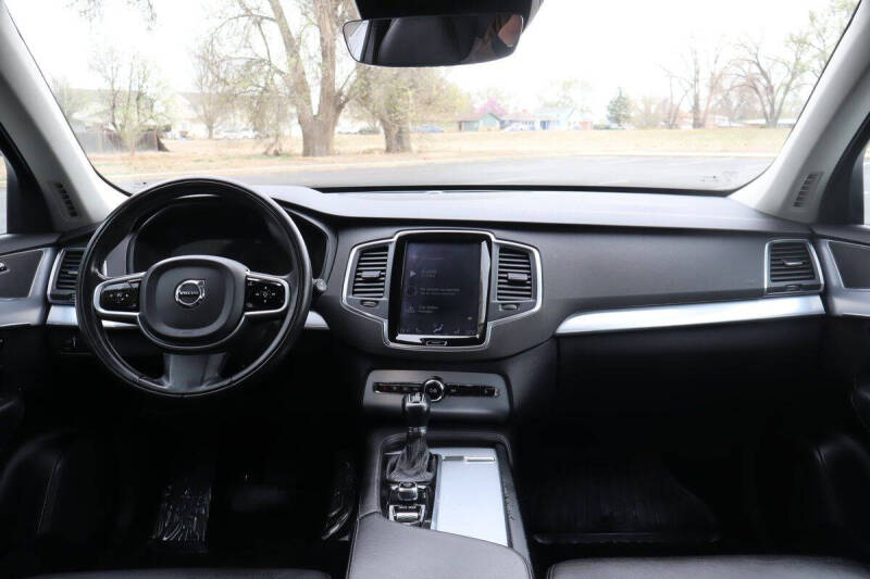 2018 Volvo XC90 T6 Momentum