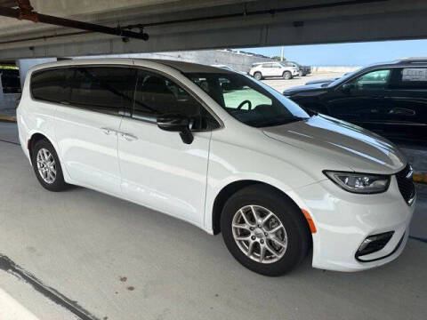 2024 Chrysler Pacifica Touring