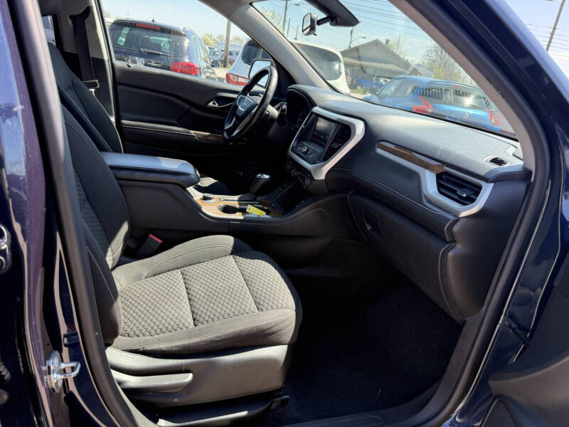 2017 GMC Acadia SLE-2