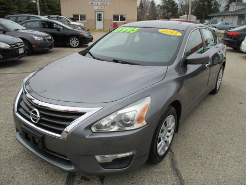 2015 Nissan Altima for sale at Richfield Car Co in Hubertus WI