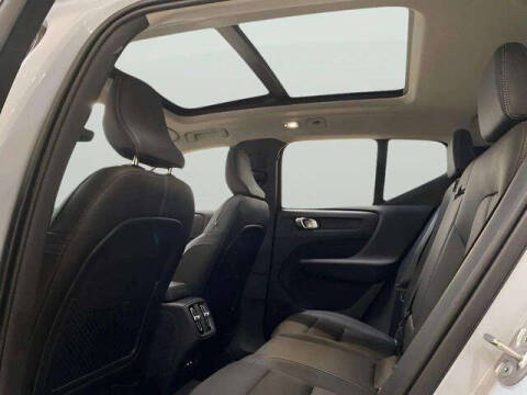 2025 Volvo XC40 B5 Core Bright Theme