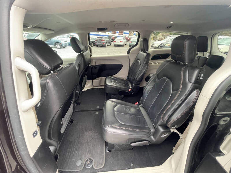 2017 Chrysler Pacifica Touring-L