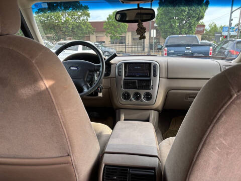 2004 Ford Explorer XLT