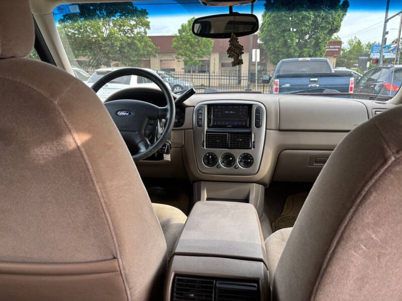 2004 Ford Explorer XLT