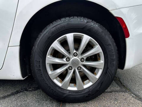 2017 Chrysler Pacifica Touring-L