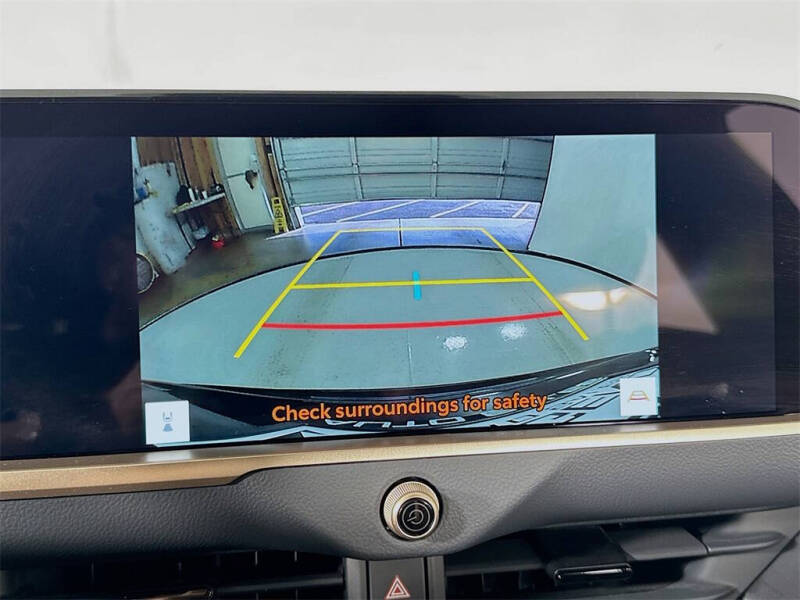 2025 Toyota Crown Signia XLE