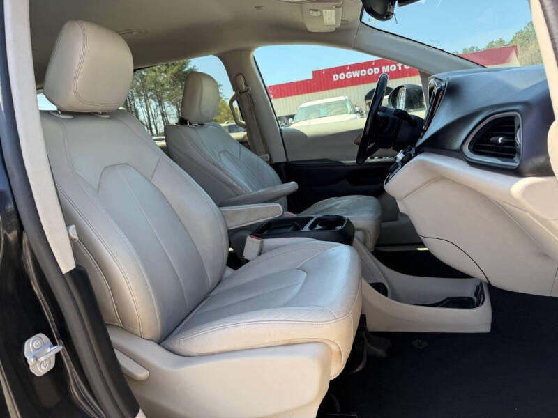 2017 Chrysler Pacifica Touring-L