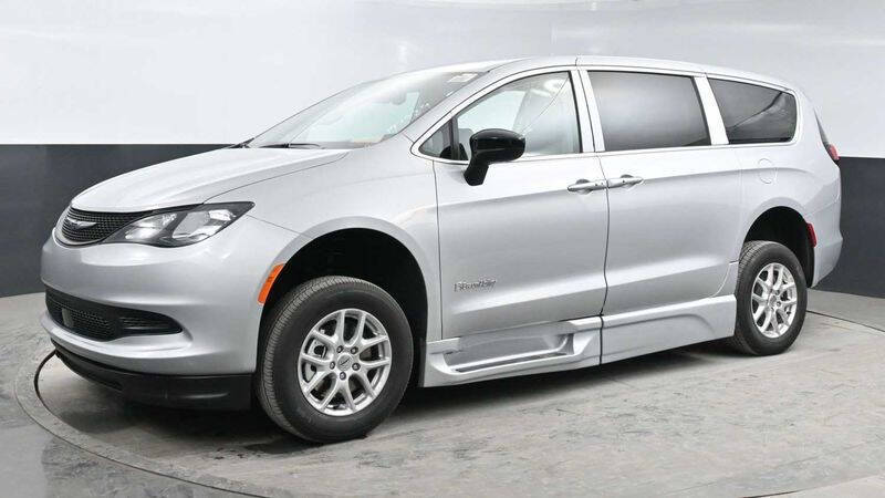 2024 Chrysler Voyager LX