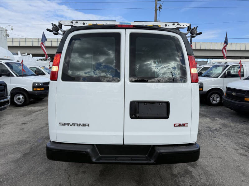 2022 GMC Savana 2500