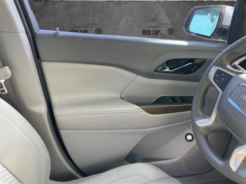 2017 GMC Acadia SLE-2