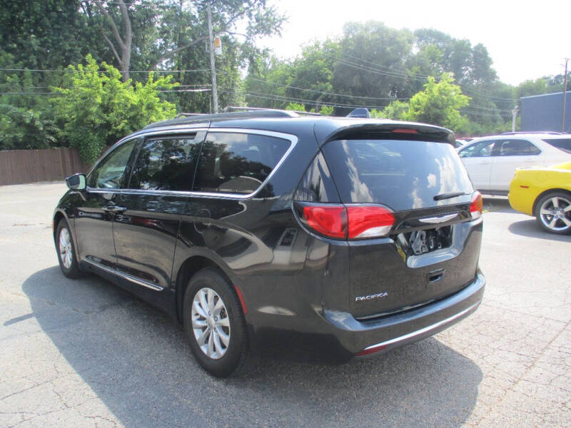 2017 Chrysler Pacifica Touring-L