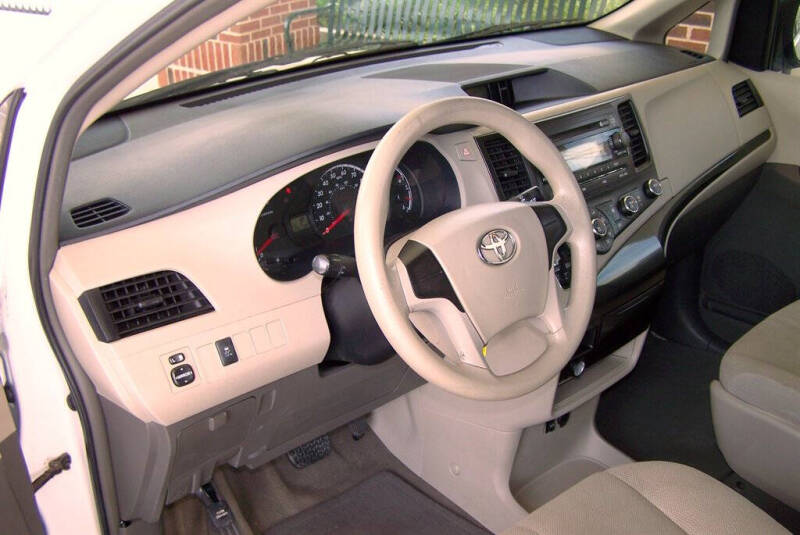 2013 Toyota Sienna L 7-Passenger