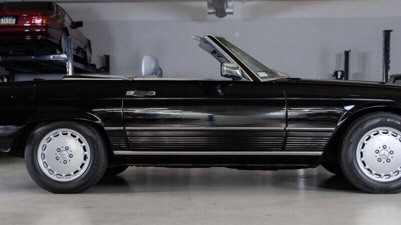 1987 Mercedes-Benz 560-Class 560 SL