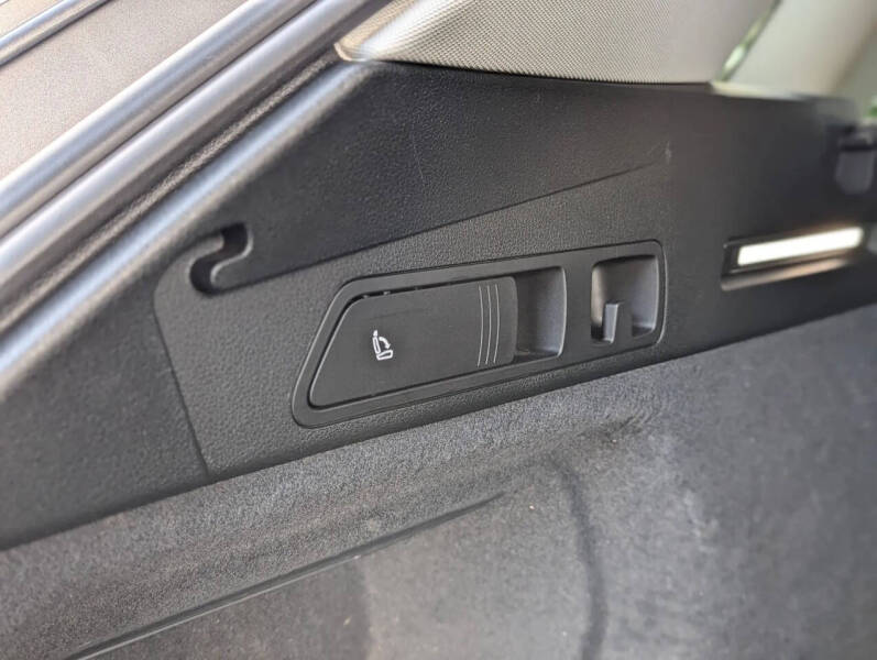 2021 Audi e-tron quattro Premium