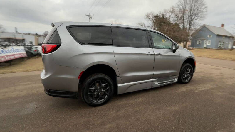 2019 Chrysler Pacifica Touring Plus photo 6