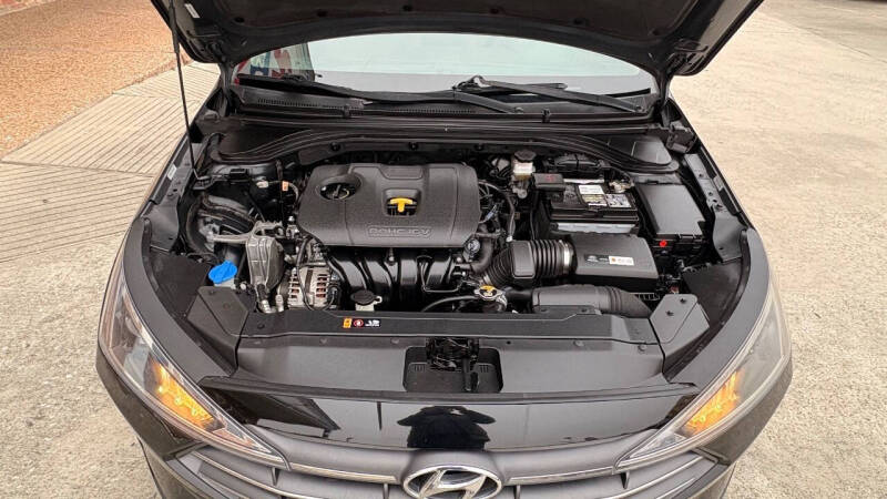 2019 Hyundai Elantra SE