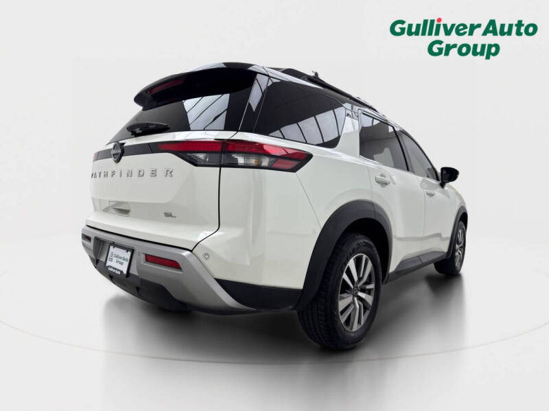 2023 Nissan Pathfinder SL