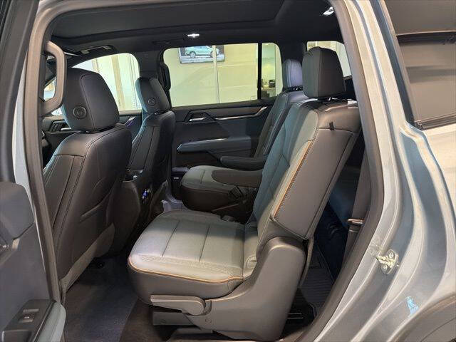 2025 GMC Acadia AT4