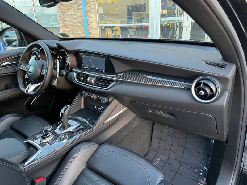 2022 Alfa Romeo Stelvio Quadrifoglio
