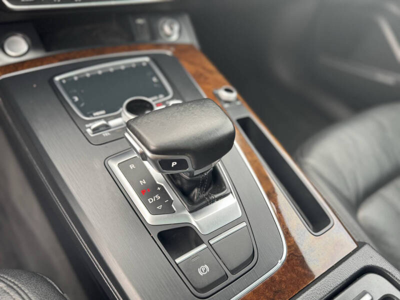 2018 Audi Q5 2.0T quattro Premium Plus