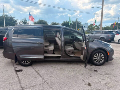 2020 Chrysler Pacifica Touring L Plus