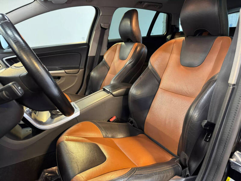 2017 Volvo V60 Cross Country T5 Premier