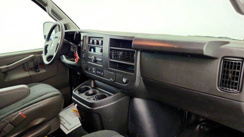 2025 Chevrolet Express 2500