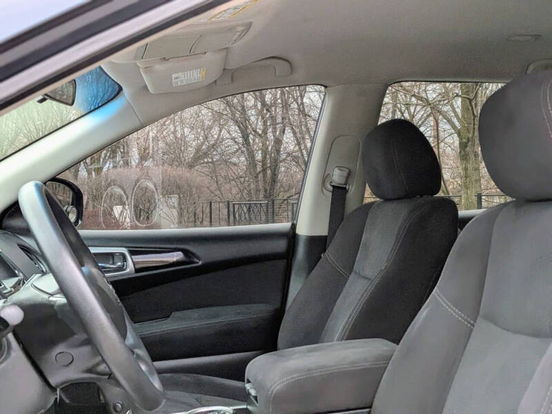 2016 Nissan Pathfinder S