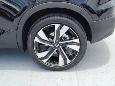 2026 Volvo XC40 B4 Plus