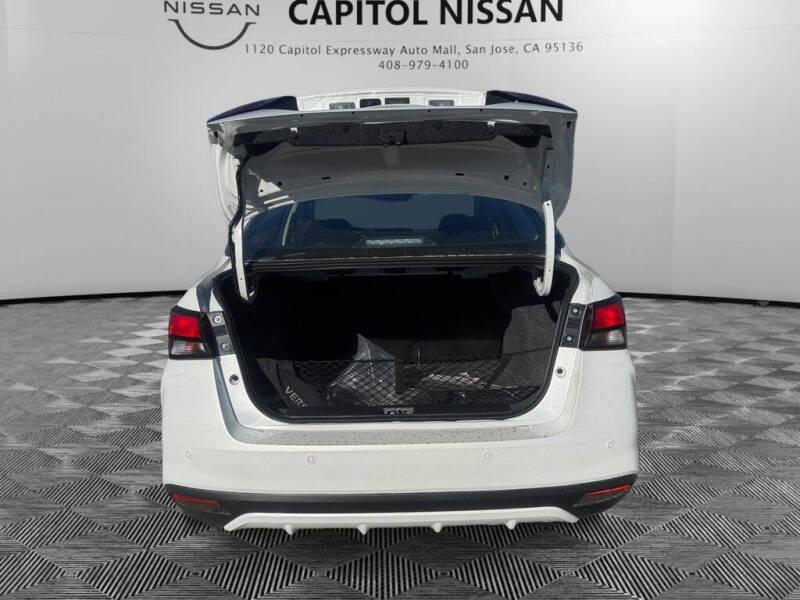 2025 Nissan Versa SR