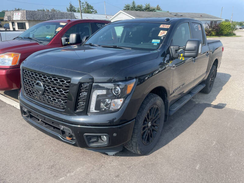 2019 Nissan Titan Midnight Edition's photo