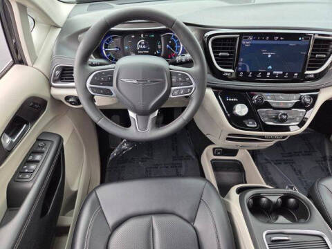 2024 Chrysler Pacifica Plug-In Hybrid Select
