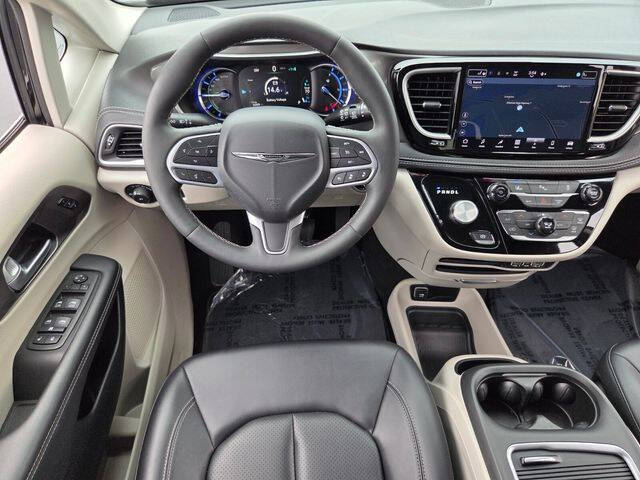 2024 Chrysler Pacifica Plug-In Hybrid Select