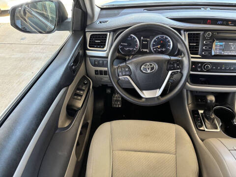 2018 Toyota Highlander LE