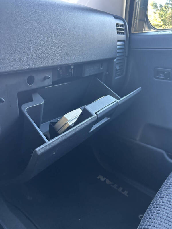 2011 Nissan Titan SL