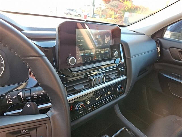 2025 Nissan Pathfinder SV