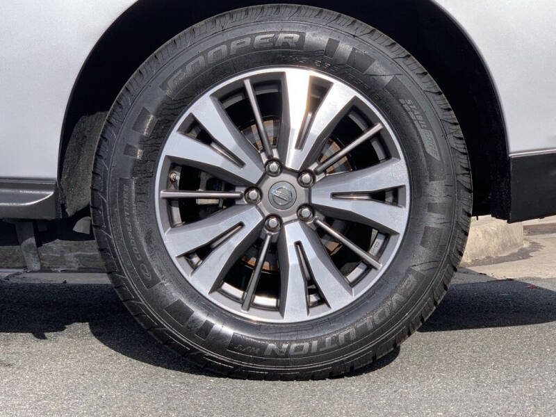 2017 Nissan Pathfinder SV