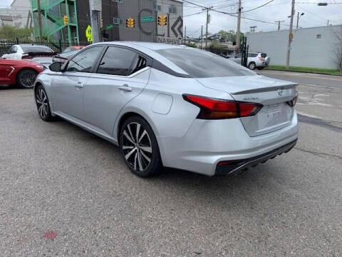 2022 Nissan Altima 2.0 SR