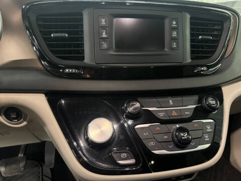 2017 Chrysler Pacifica LX