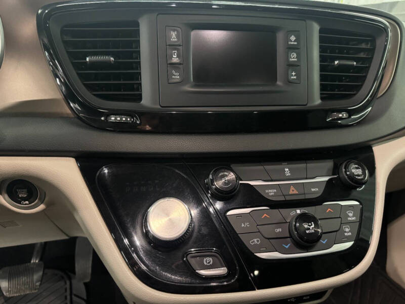 2017 Chrysler Pacifica LX