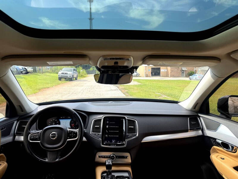 2016 Volvo XC90 T6 Momentum