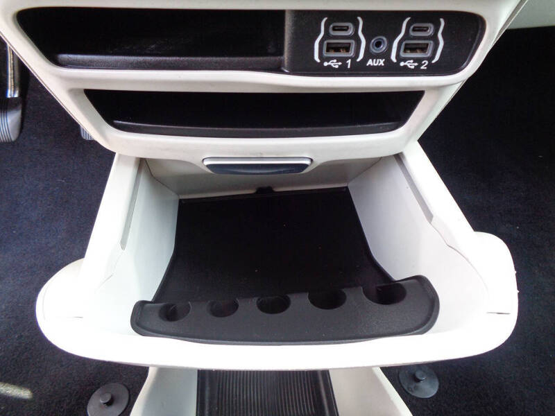 2021 Chrysler Voyager LX