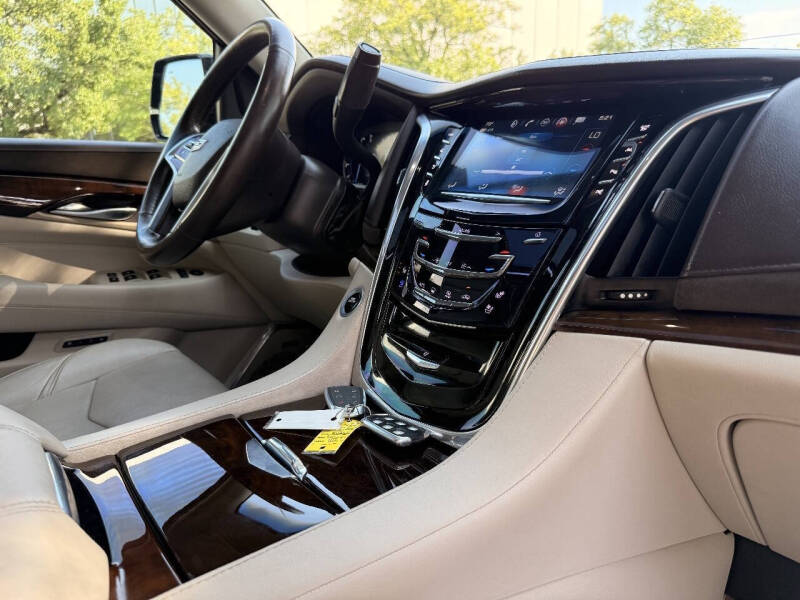 2017 Cadillac Escalade Luxury