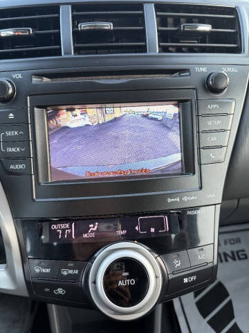 2014 Toyota Prius v Five