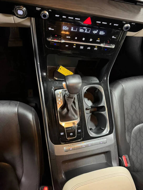 2023 Kia Carnival EX
