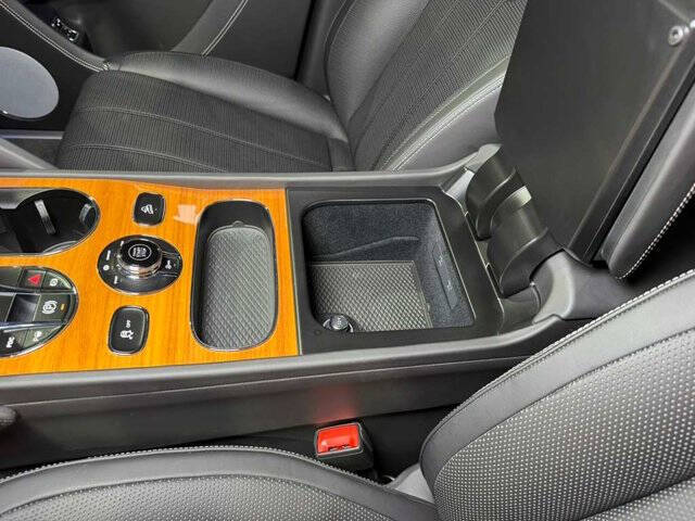 2023 Bentley Bentayga EWB V8