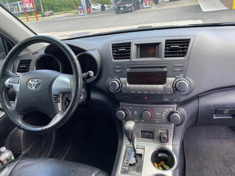 2012 Toyota Highlander SE