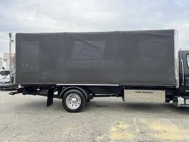 2009 Freightliner M2 106