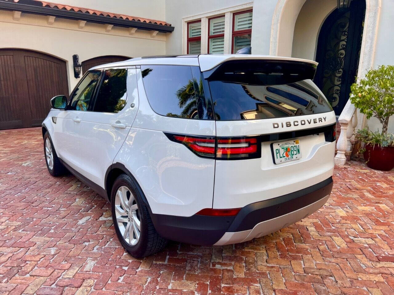 2018 Land Rover Discovery for sale at Signature Auto in Tampa, FL